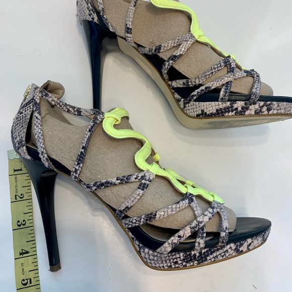 VERSACE JEANS EU-38 US-8 4.5” heals Black Snake Skin Yellow 1” platform - Picture 12 of 16
